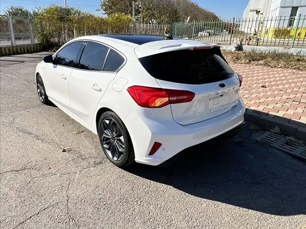 Ford Focus 2023 из CN, фото 6