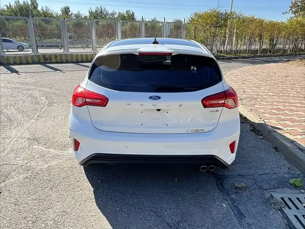 Ford Focus 2023 из CN, фото 7