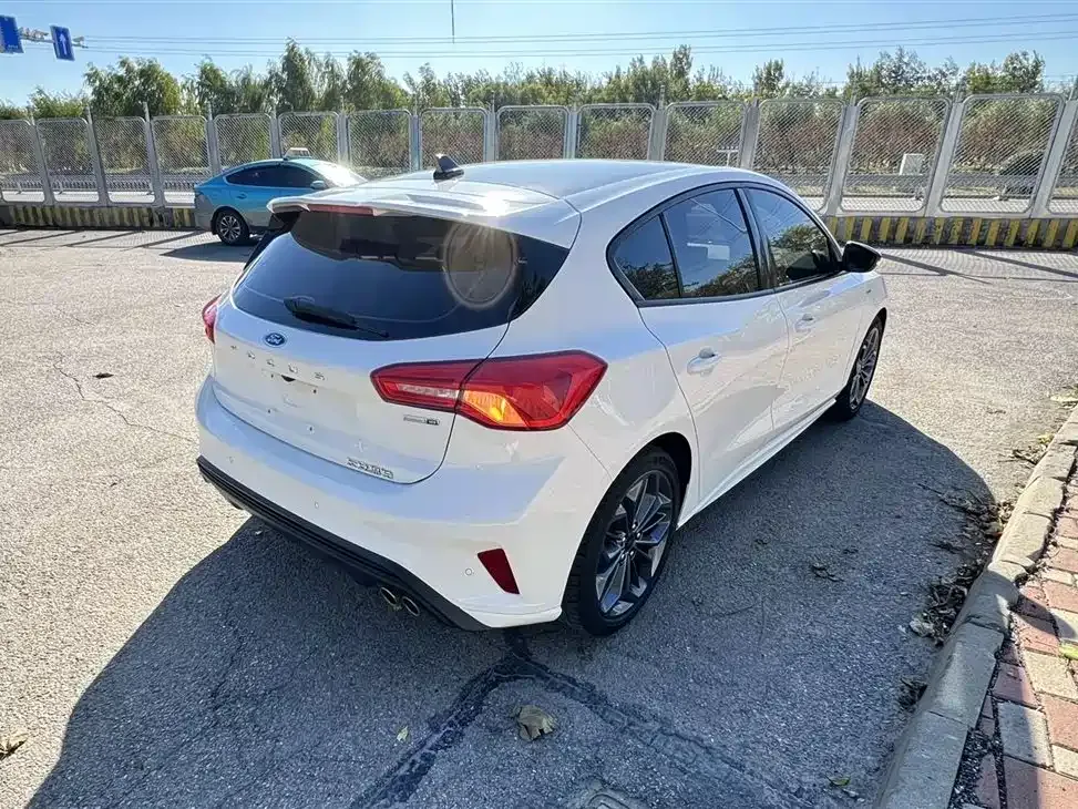 Ford Focus 2023 из CN, фото 8