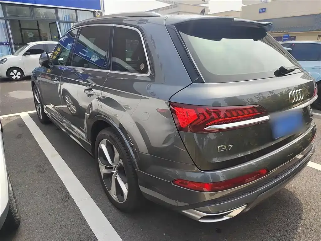 Audi Q7 2021 из CN, фото 6