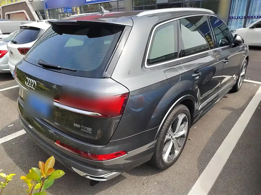 Audi Q7 2021 из CN, фото 8