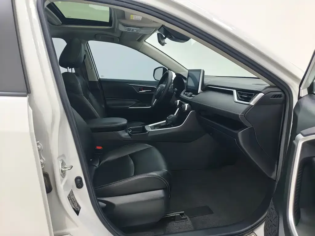 Toyota RAV4 2023 из CN, фото 10