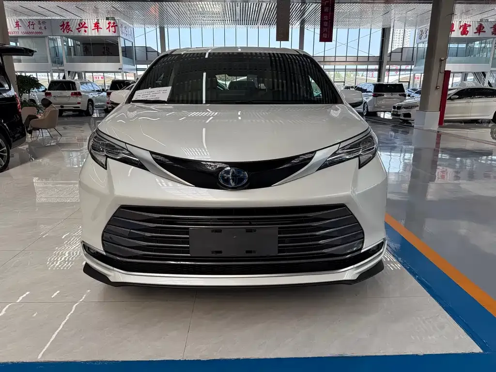 Toyota Sienna 2024 из CN, фото 1