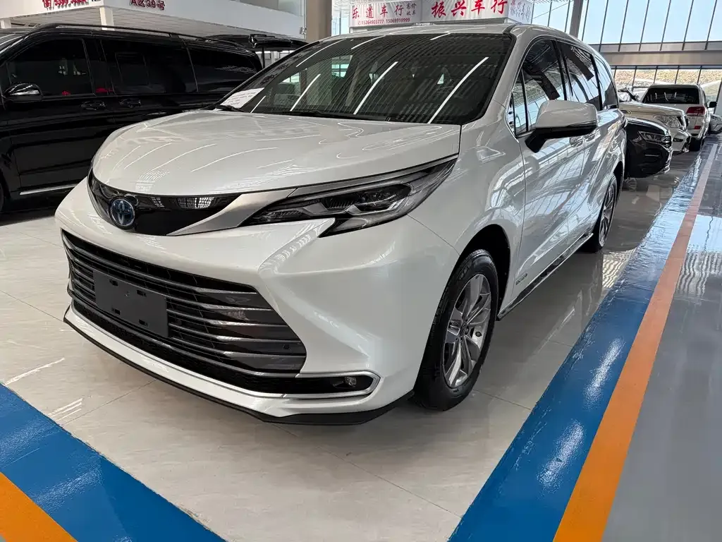 Toyota Sienna 2024 из CN, фото 2