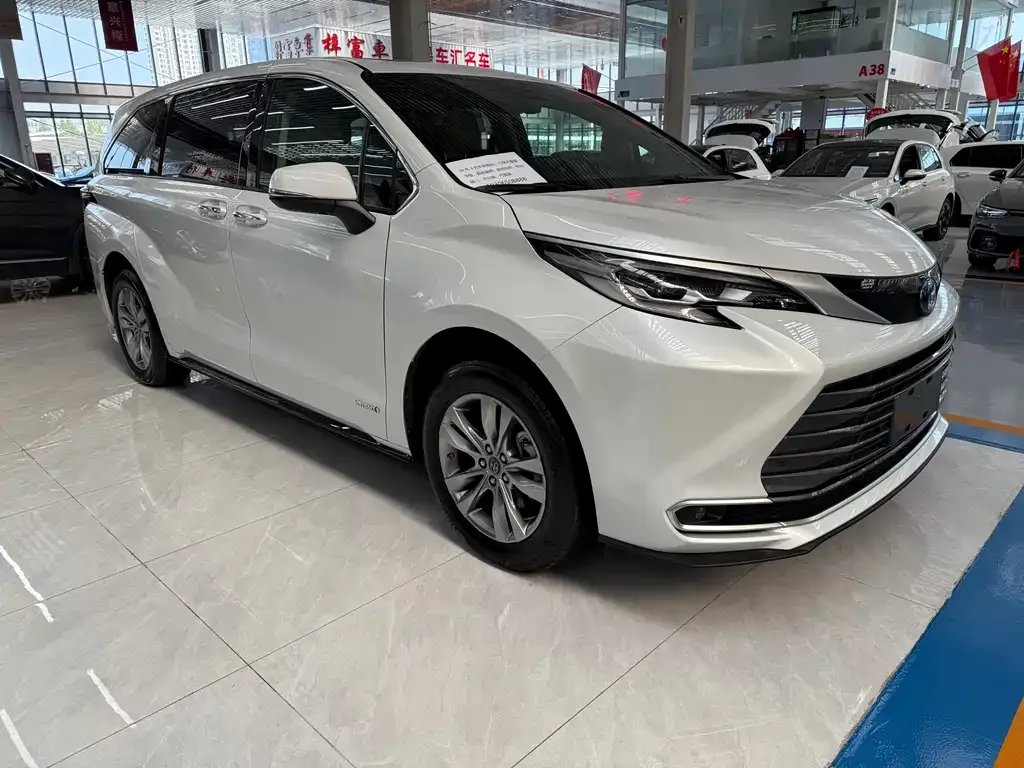Toyota Sienna 2024 из CN, фото 3