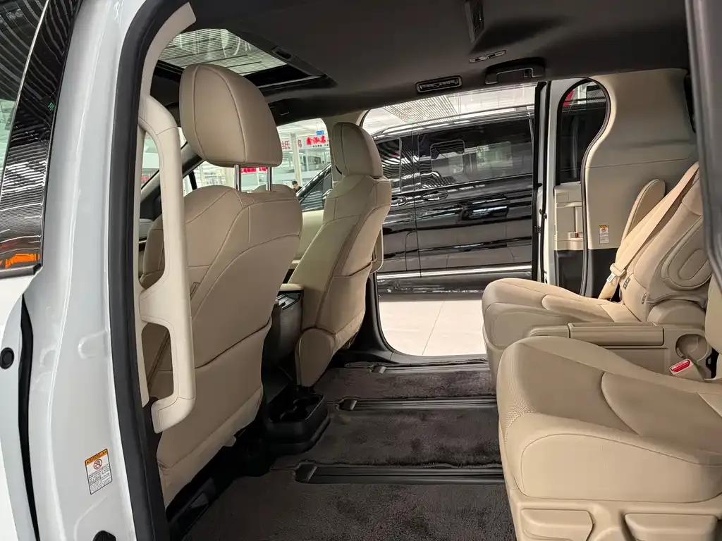 Toyota Sienna 2024 из CN, фото 6