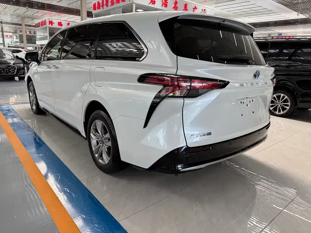 Toyota Sienna 2024 из CN, фото 7