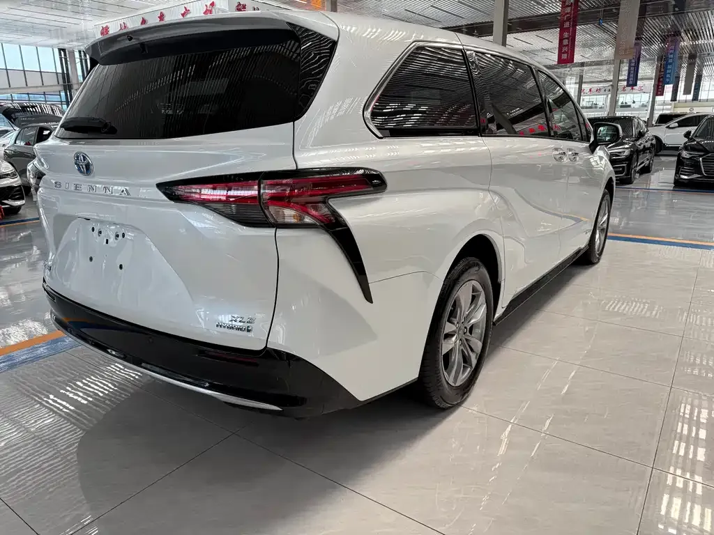 Toyota Sienna 2024 из CN, фото 8