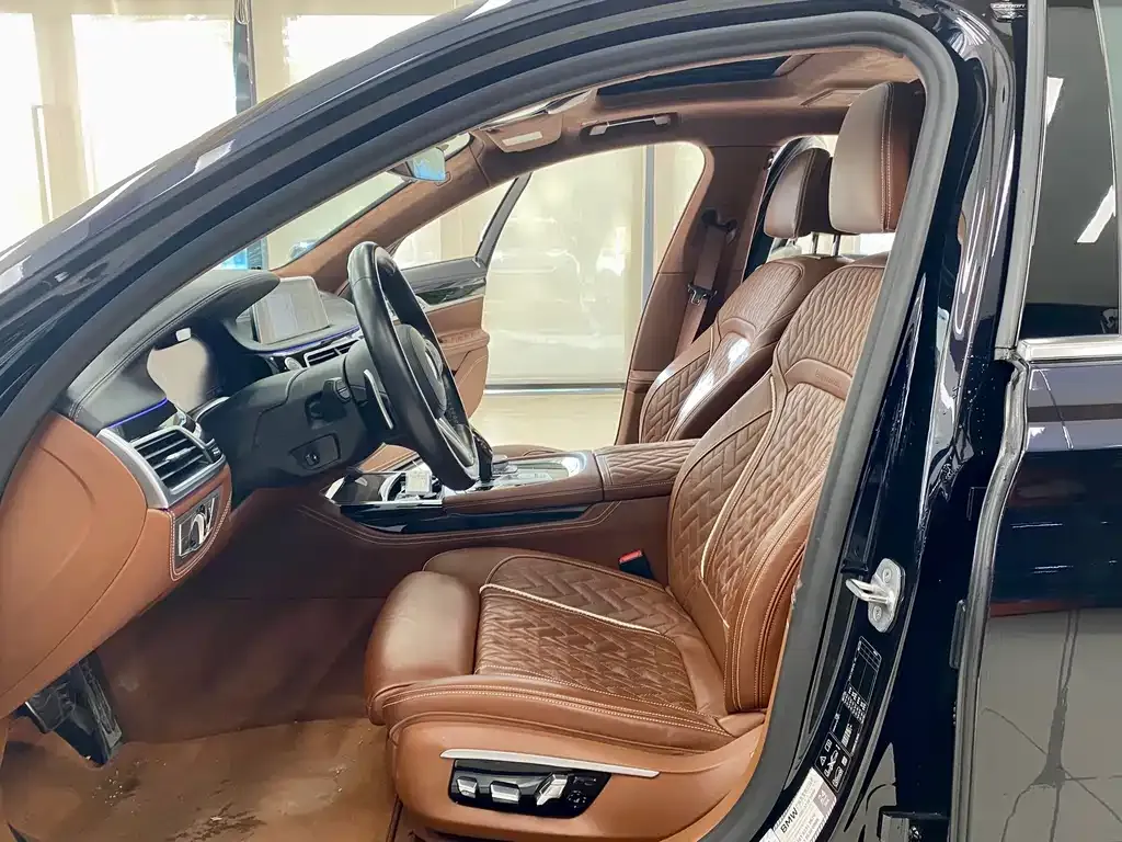 BMW 7 Series 2021 из CN, фото 5