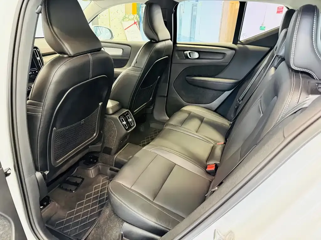 Volvo XC40 2024 из CN, фото 8