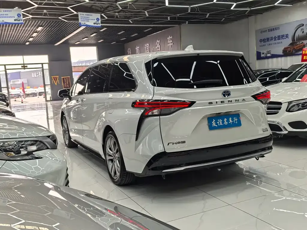 Toyota Sienna 2023 из CN, фото 5