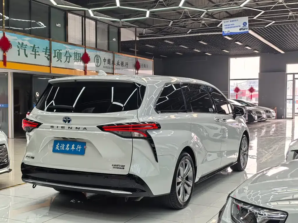 Toyota Sienna 2023 из CN, фото 6
