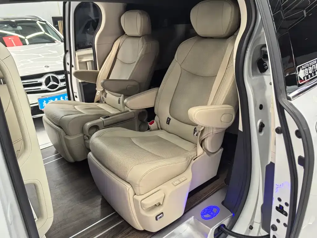 Toyota Sienna 2023 из CN, фото 8