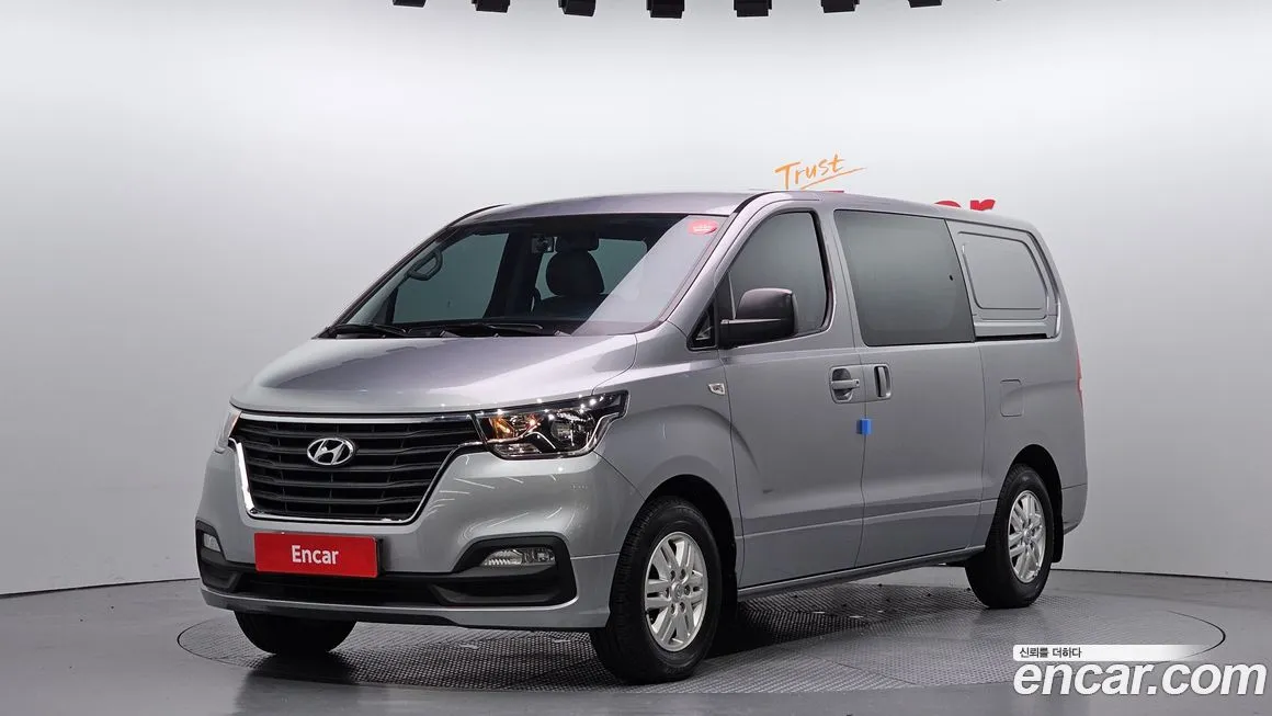 Hyundai Starex — фото 1