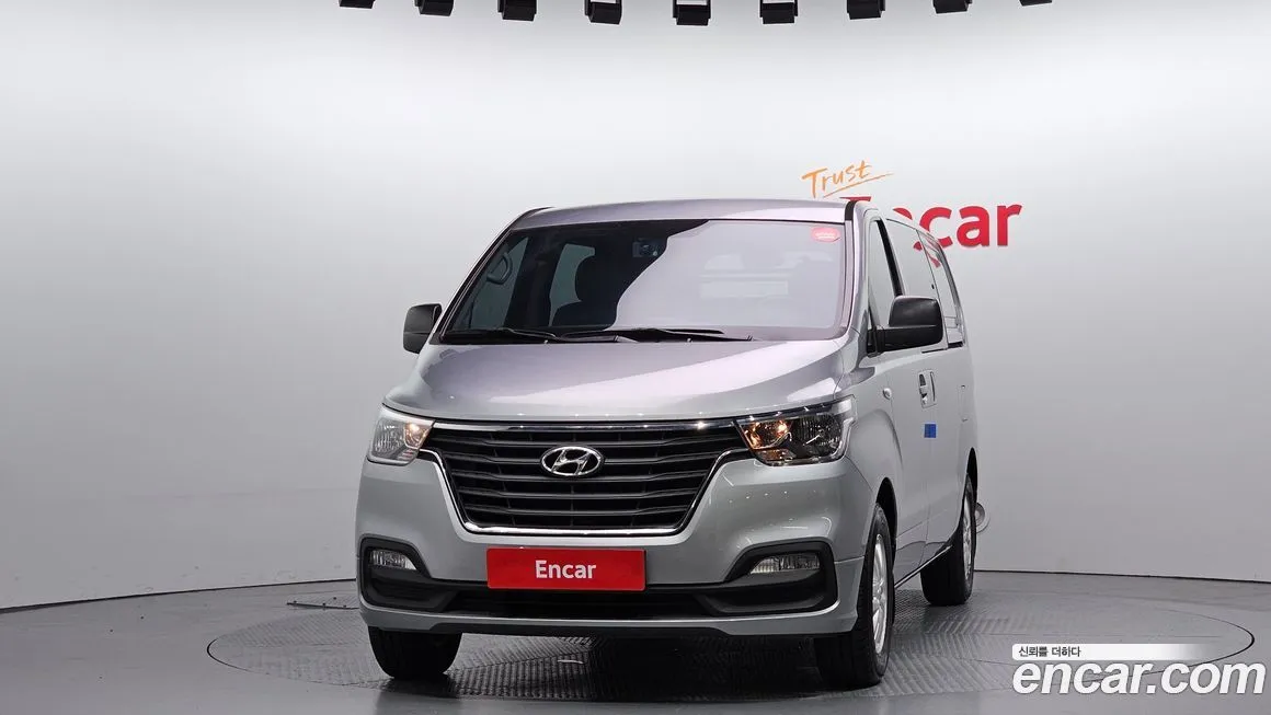 Hyundai Starex — фото 3
