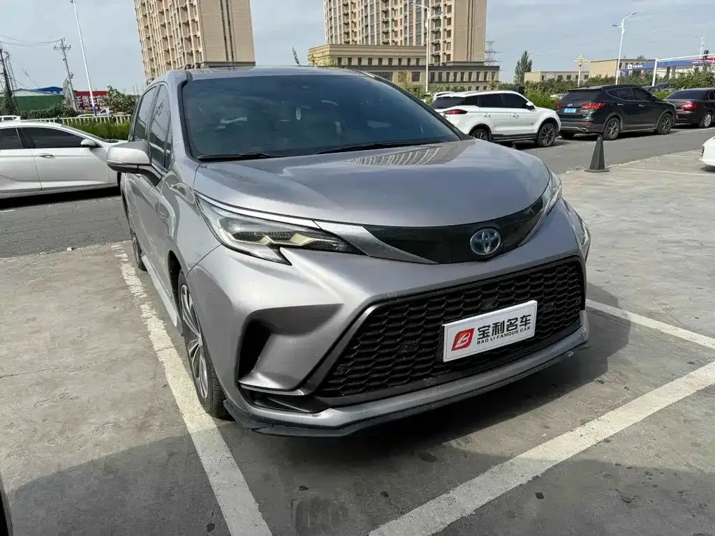 Toyota Granvia 2023 из CN, фото 2