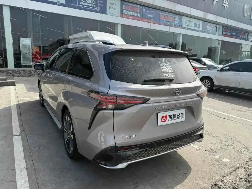 Toyota Granvia 2023 из CN, фото 3