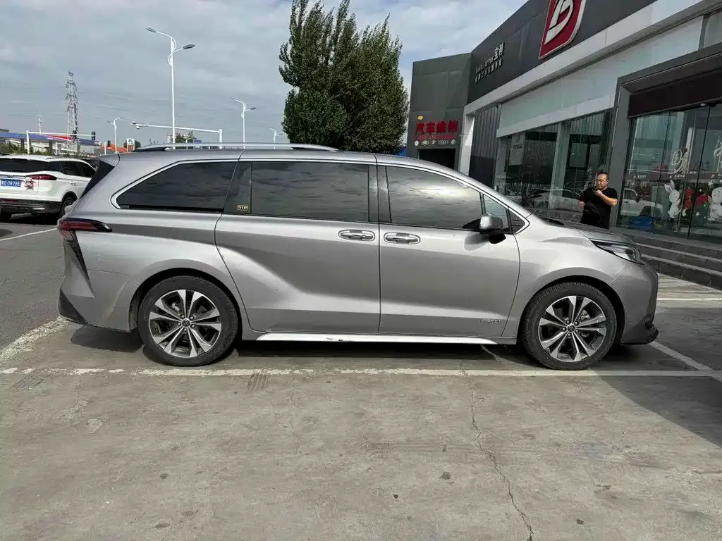Toyota Granvia 2023 из CN, фото 4