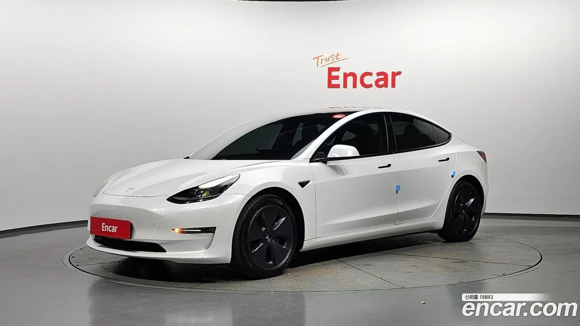 Tesla Model 3 — фото 1
