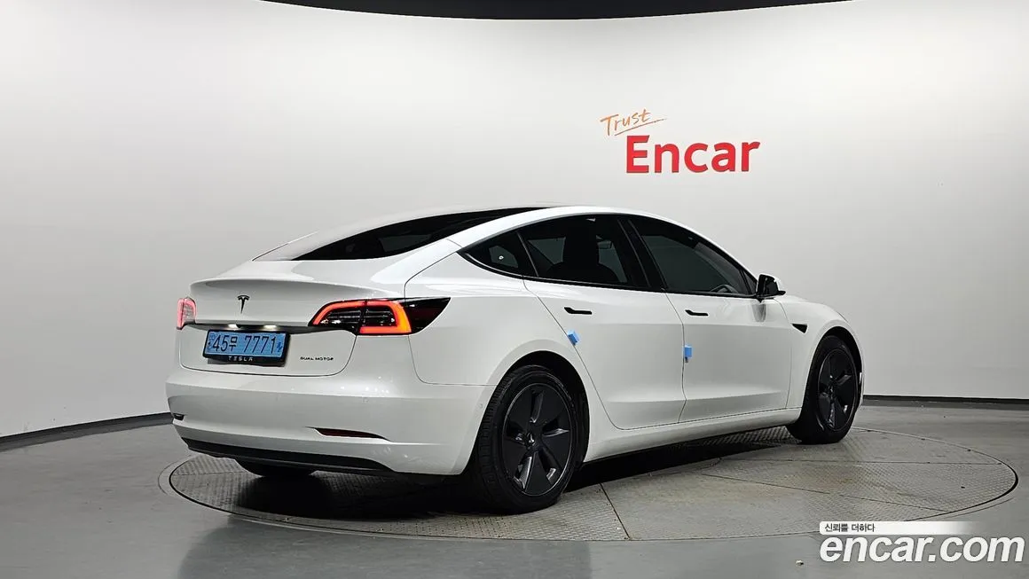 Tesla Model 3 — фото 2