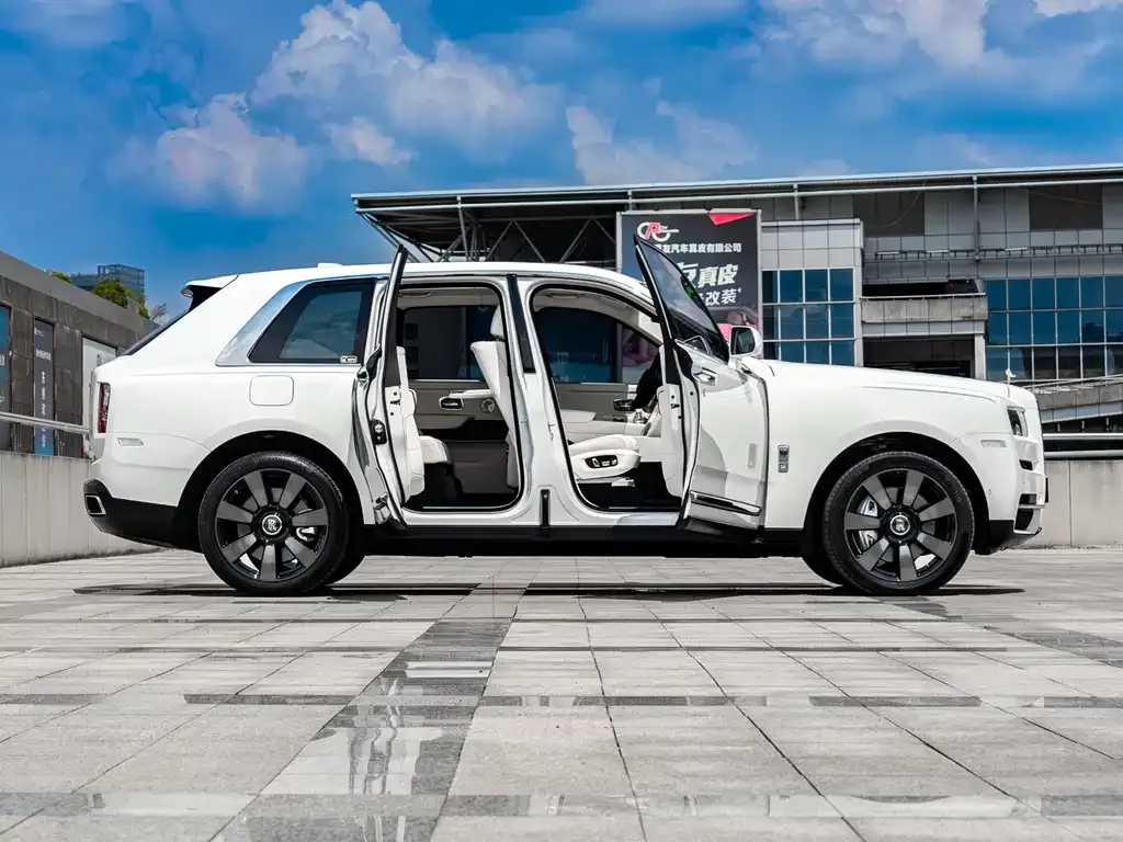 Rolls-Royce Cullinan 2023 из CN, фото 5