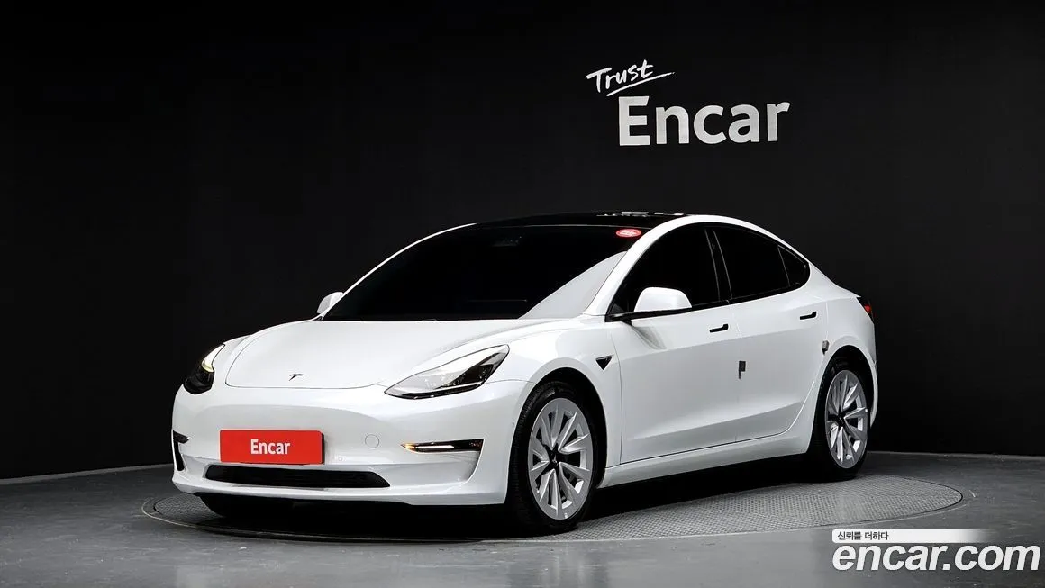 Tesla Model 3 — фото 1