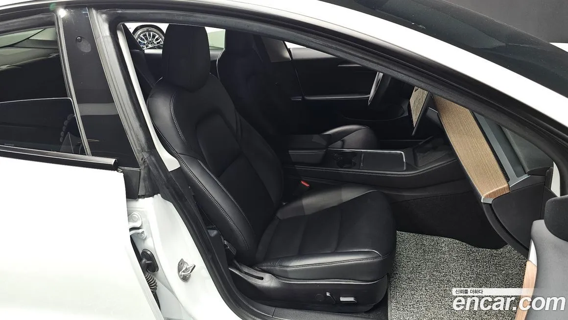 Tesla Model 3 — фото 10