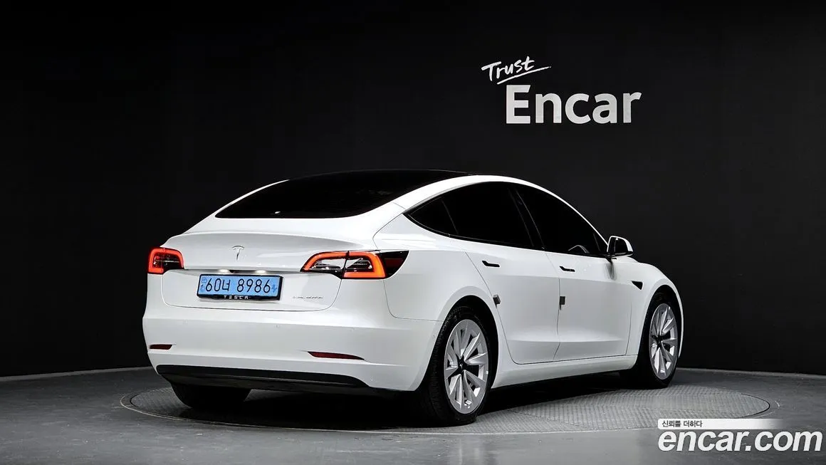 Tesla Model 3 — фото 2