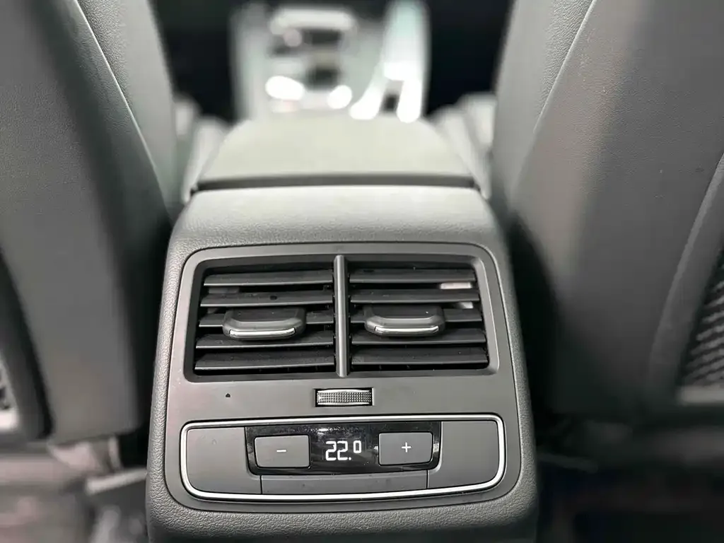 Audi A4L 2022 из CN, фото 10