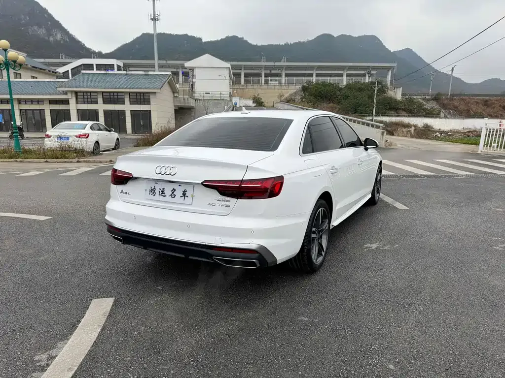 Audi A4L 2022 из CN, фото 4