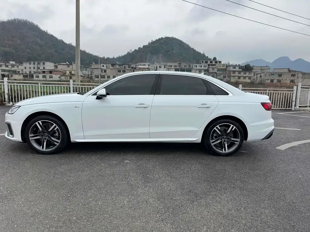 Audi A4L 2022 из CN, фото 6