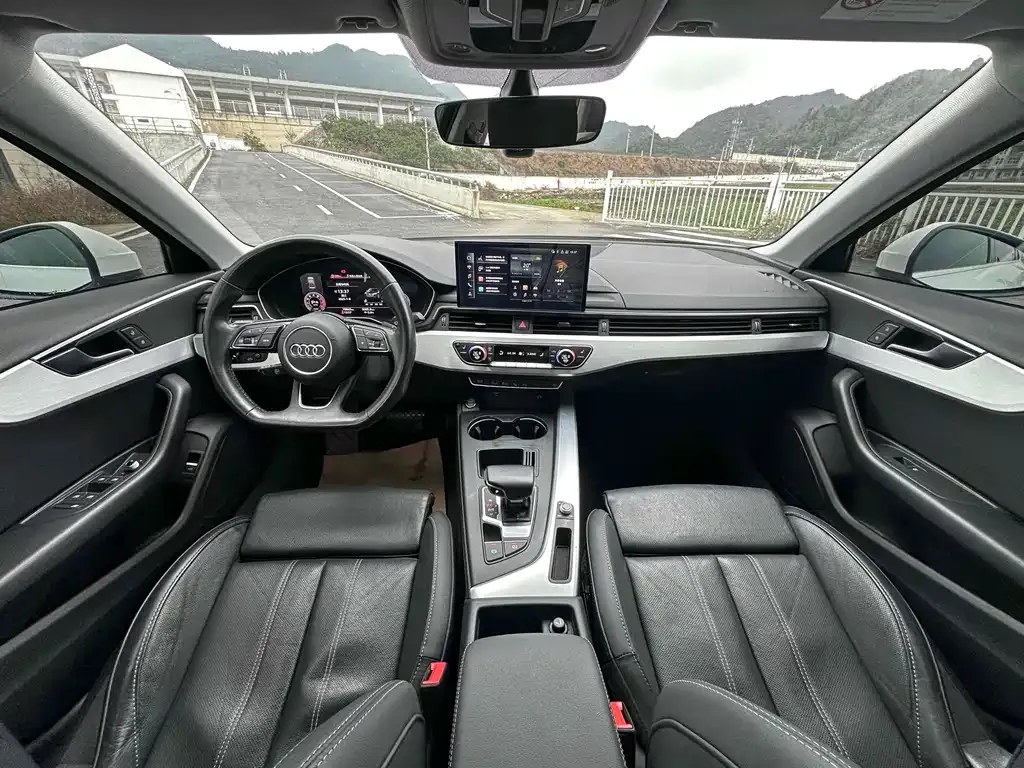 Audi A4L 2022 из CN, фото 9