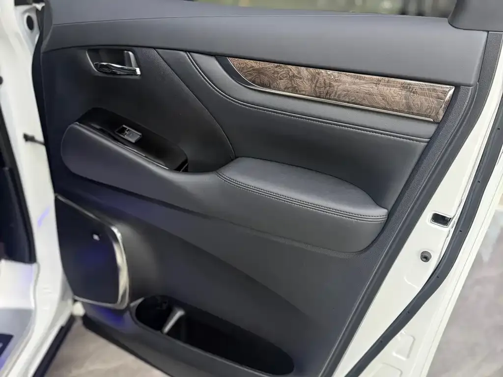 Toyota Alphard 2022 из CN, фото 10