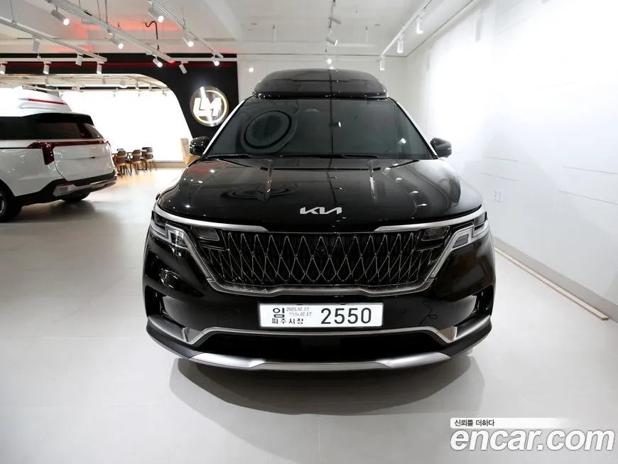 Kia Carnival — фото 1