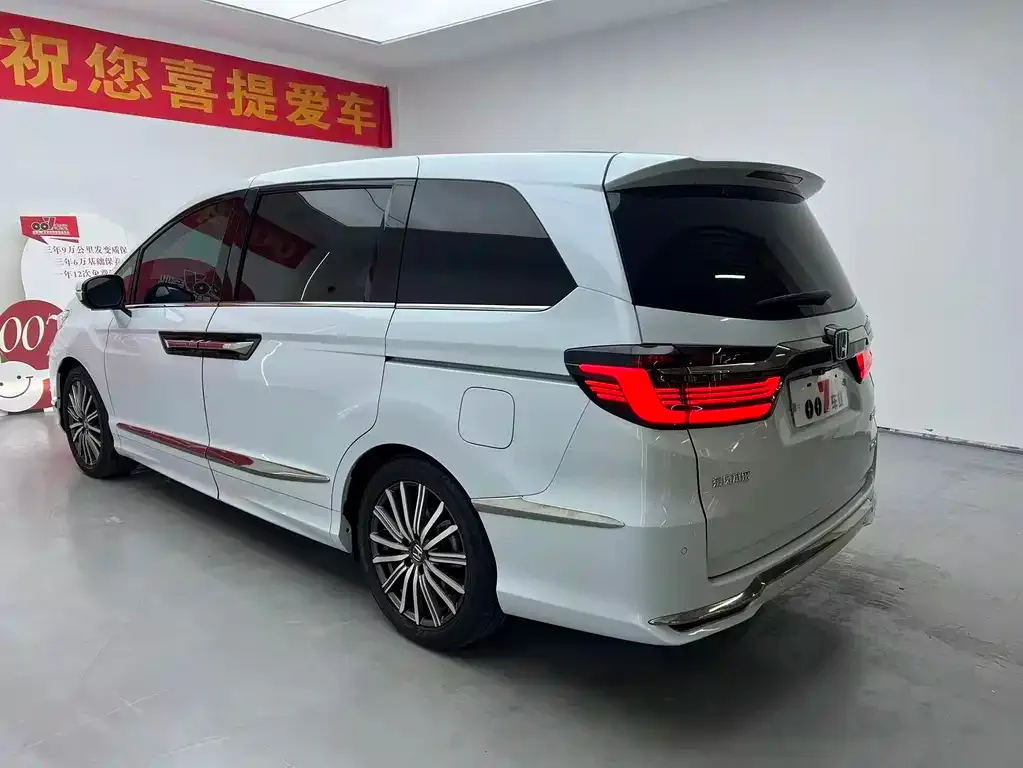 Honda Elysion 2024 из CN, фото 7