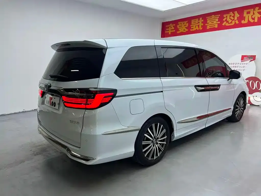 Honda Elysion 2024 из CN, фото 9
