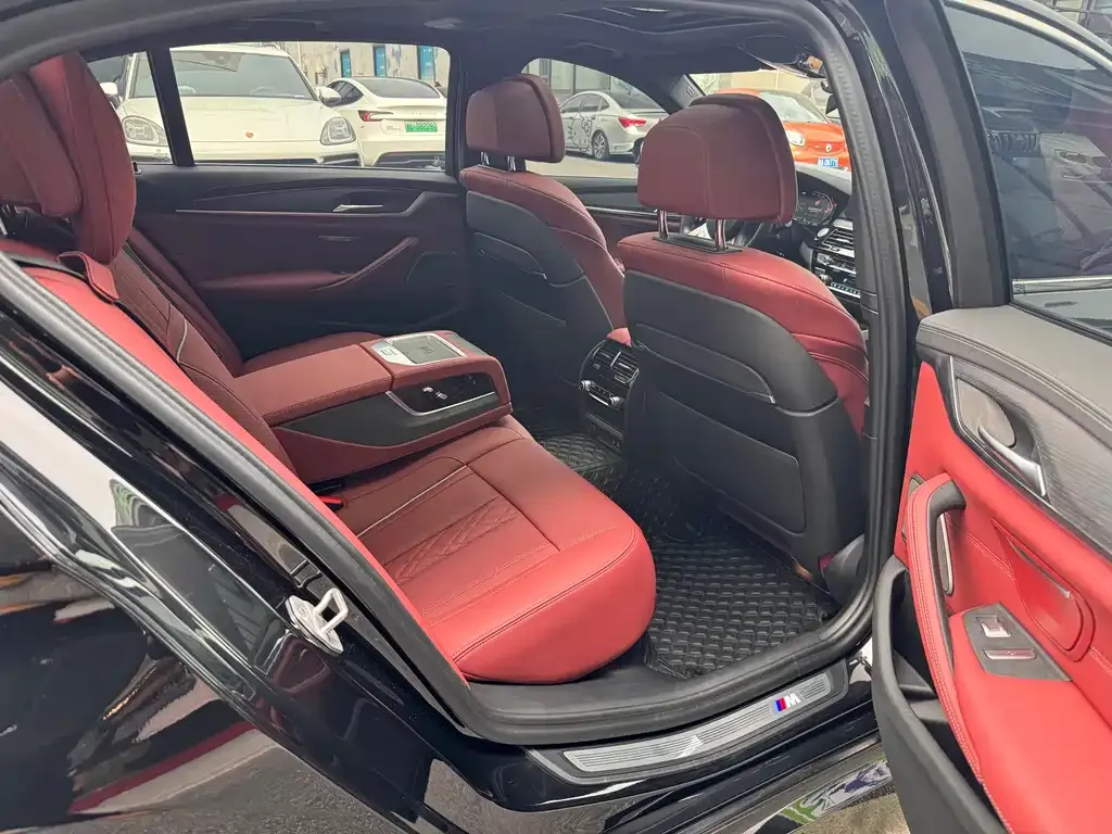 BMW 5 Series 2023 из CN, фото 10