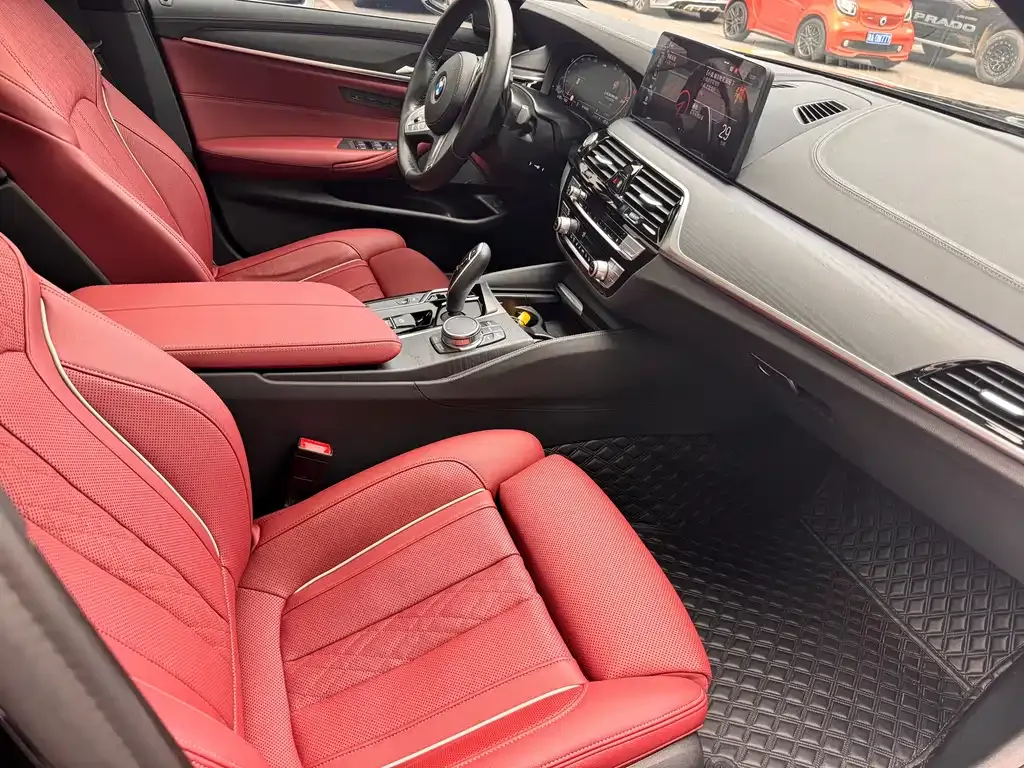 BMW 5 Series 2023 из CN, фото 8