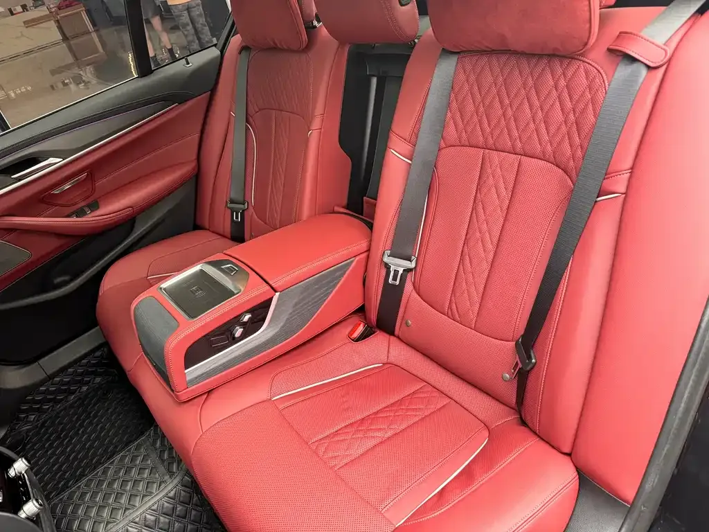 BMW 5 Series 2023 из CN, фото 9