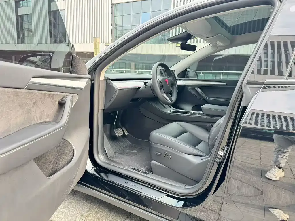 Tesla Model Y — фото 4
