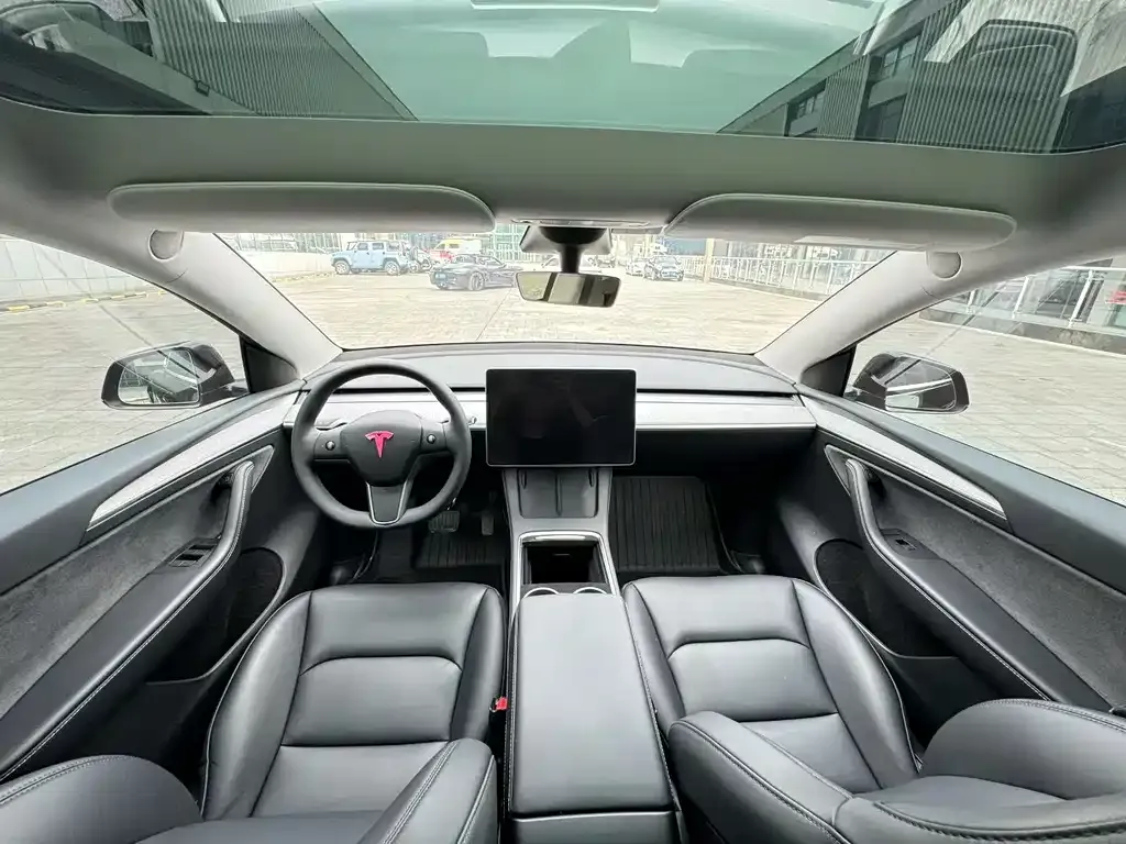 Tesla Model Y — фото 6