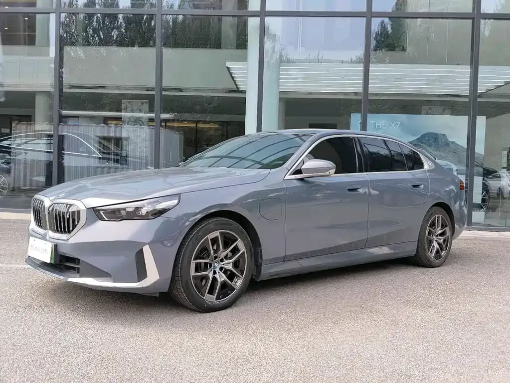 BMW i5 — фото 1