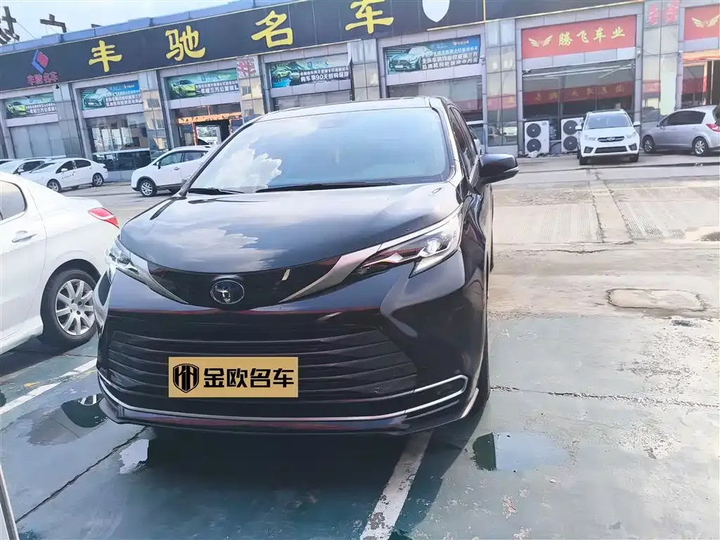 Toyota Sienna 2023 из CN, фото 1