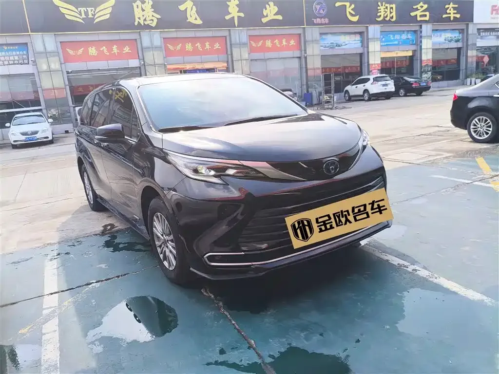 Toyota Sienna 2023 из CN, фото 2
