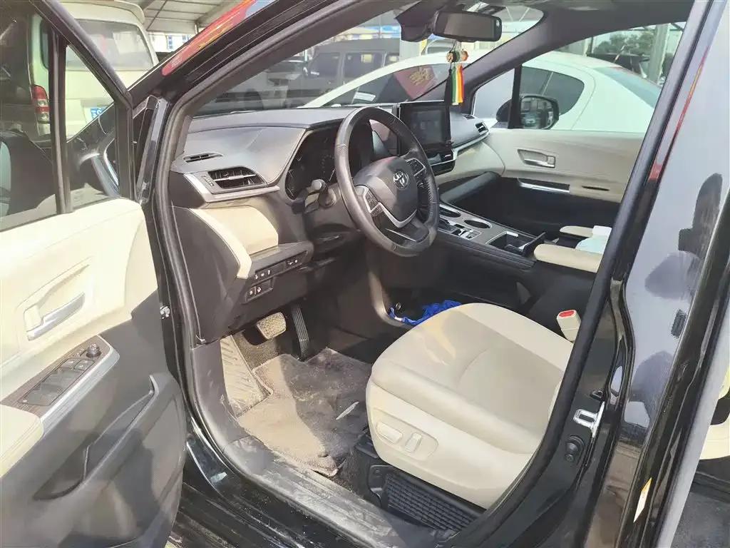 Toyota Sienna 2023 из CN, фото 6