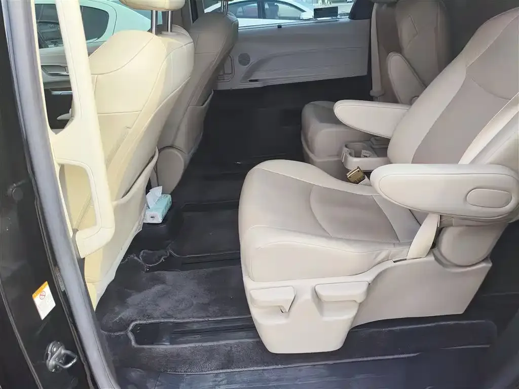 Toyota Sienna 2023 из CN, фото 7