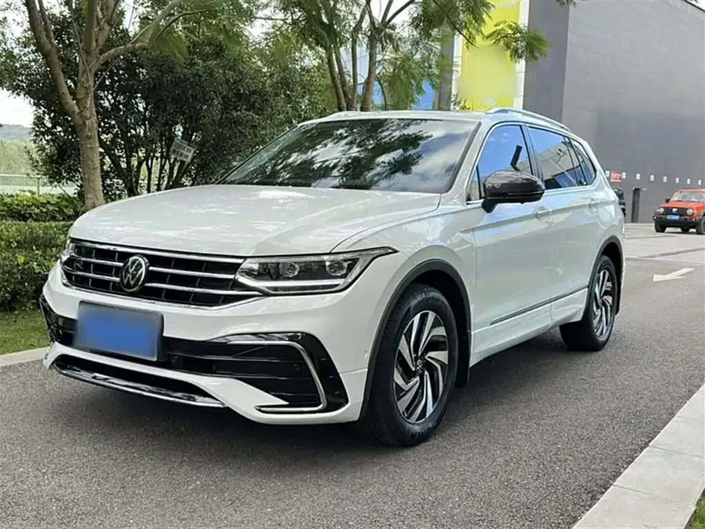 Volkswagen Tiguan L — фото 3