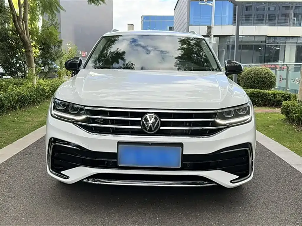 Volkswagen Tiguan L — фото 8