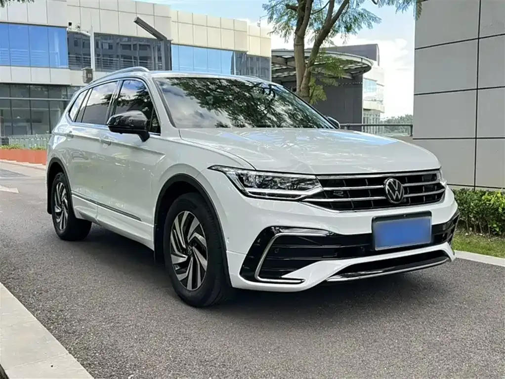 Volkswagen Tiguan L — фото 9
