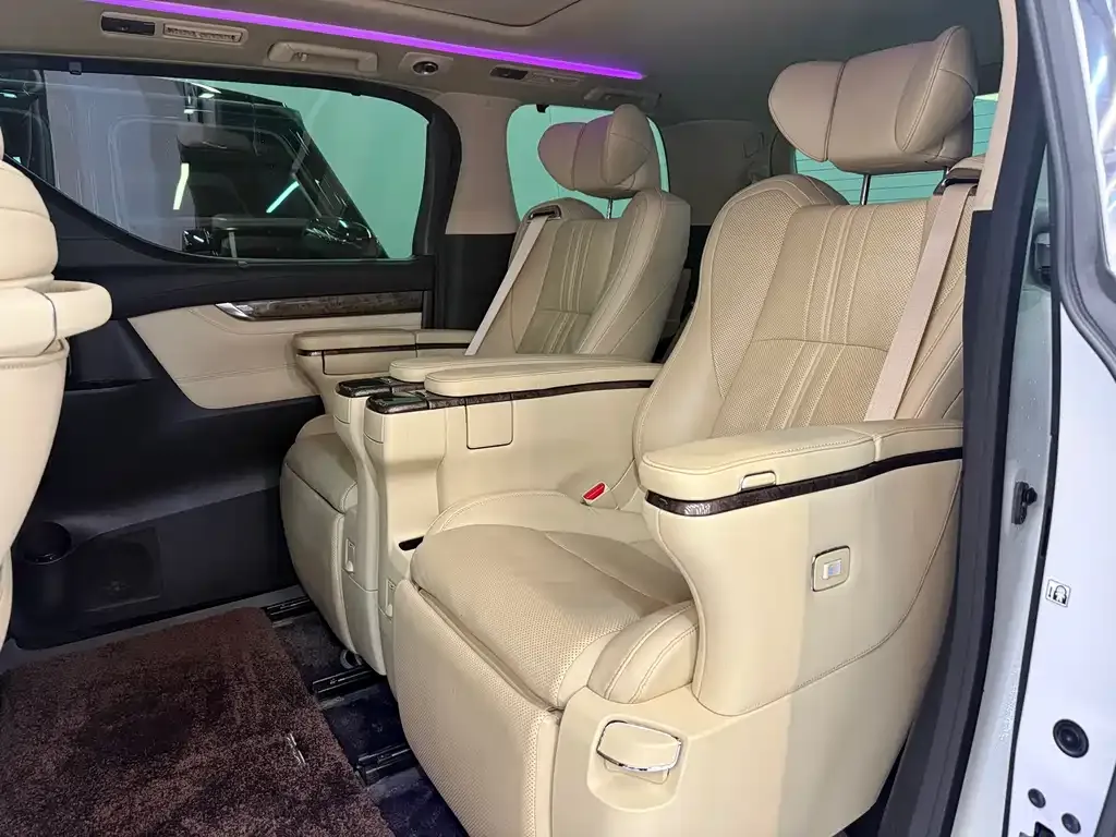 Toyota Alphard 2023 из CN, фото 4
